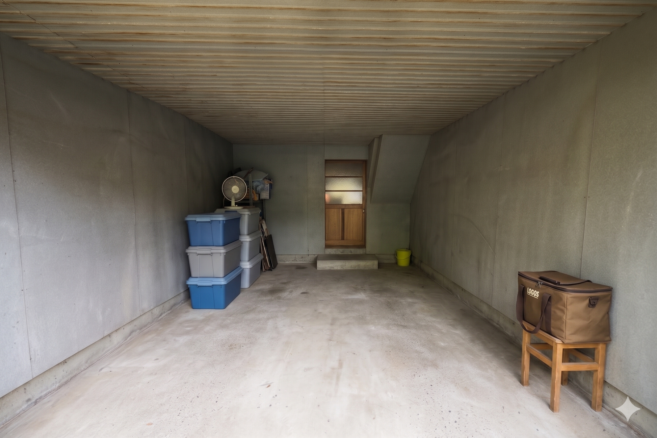 Garage completely cleared and cleaned after rubbish removal